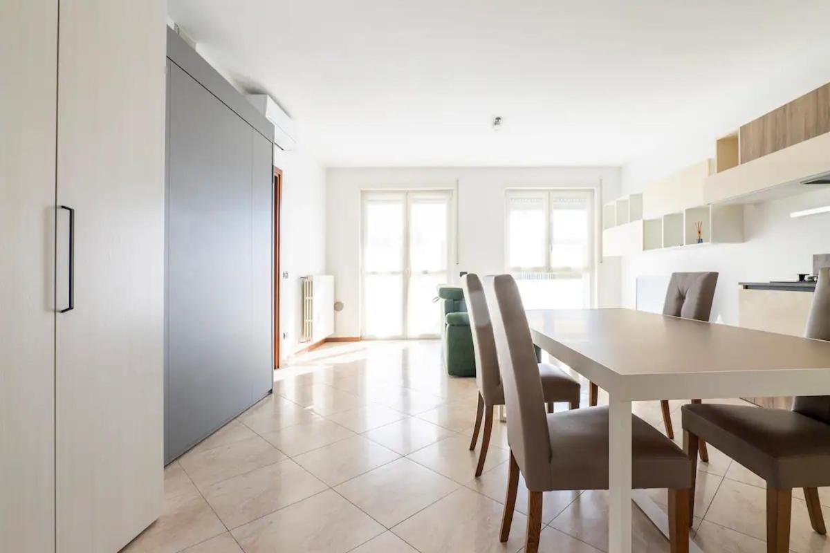 Elegante Bilocale, Zona Centro Lodi Apartment Bagian luar foto